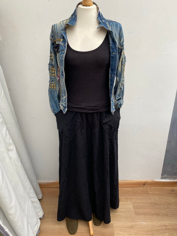 Azeb black linen skirt for layering